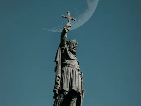 Monumento a Don Pelayo en Gijón, Asturias