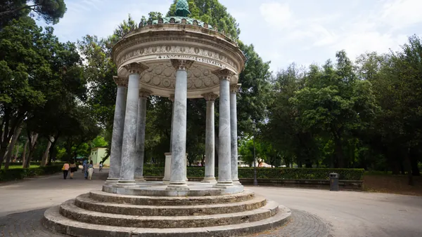 Monumento central de los jardines de Borghese.