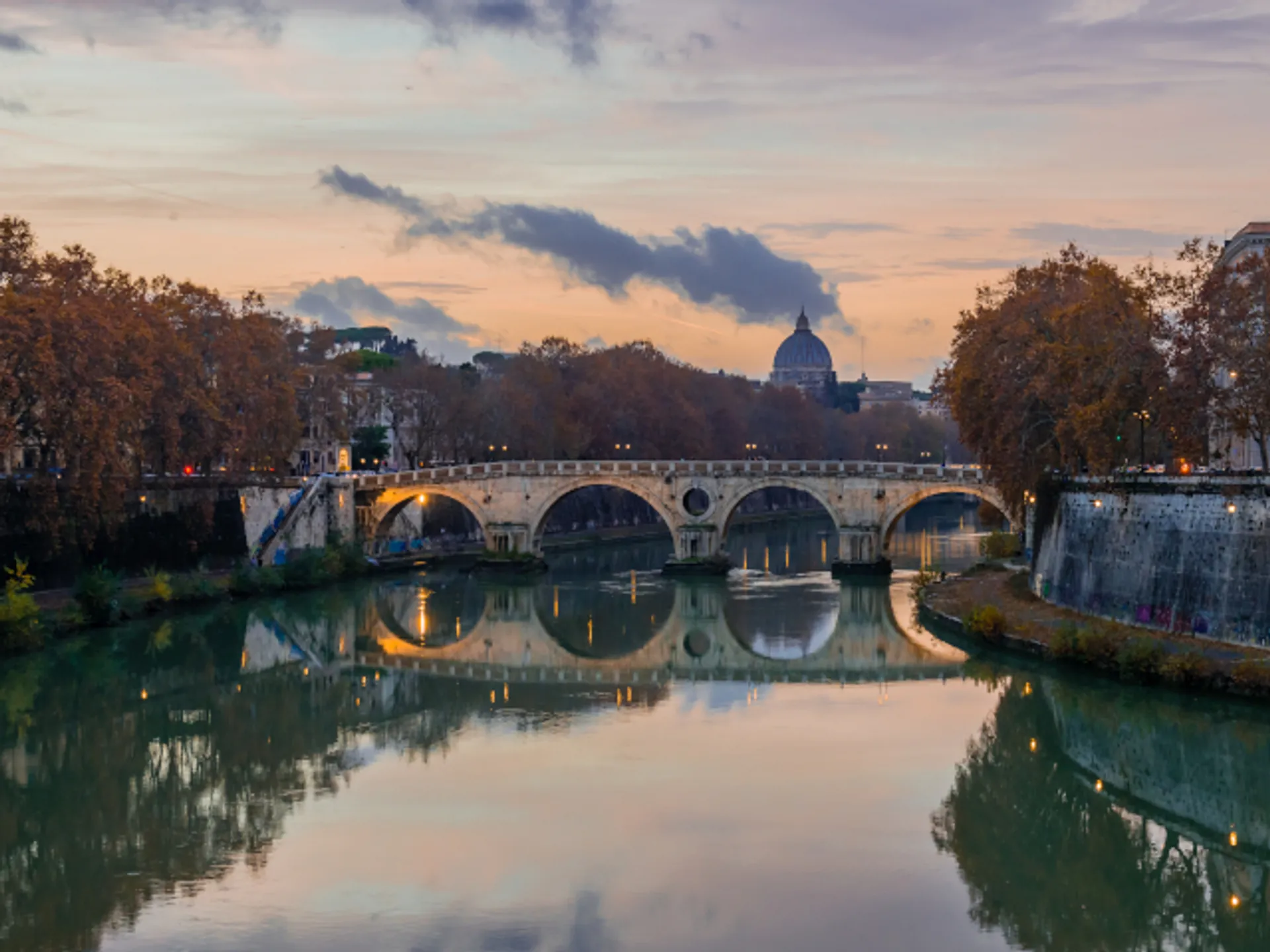 Puente Sisto de Roma visto desde el río Tíber - Río Tíber y sus puentes - Qué ver en Roma - Guía de Viajes Roma - Buendía Tours