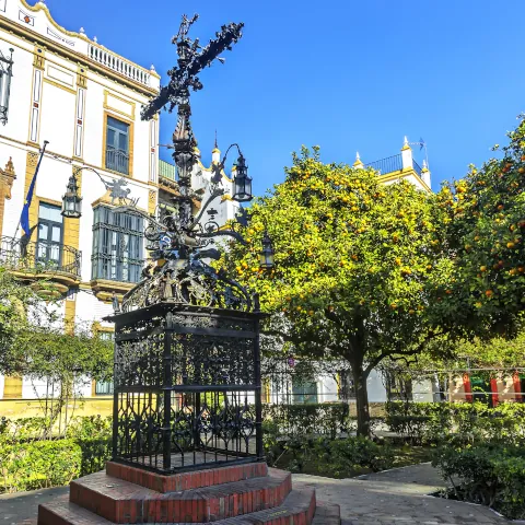 Plaza Santa Cruz - Qué ver en Sevilla - Guía de viaje Sevilla - Buendía Tours