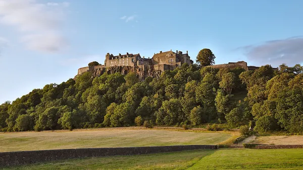 Vista panorámica del Castillo de Stirling, situado en una colina