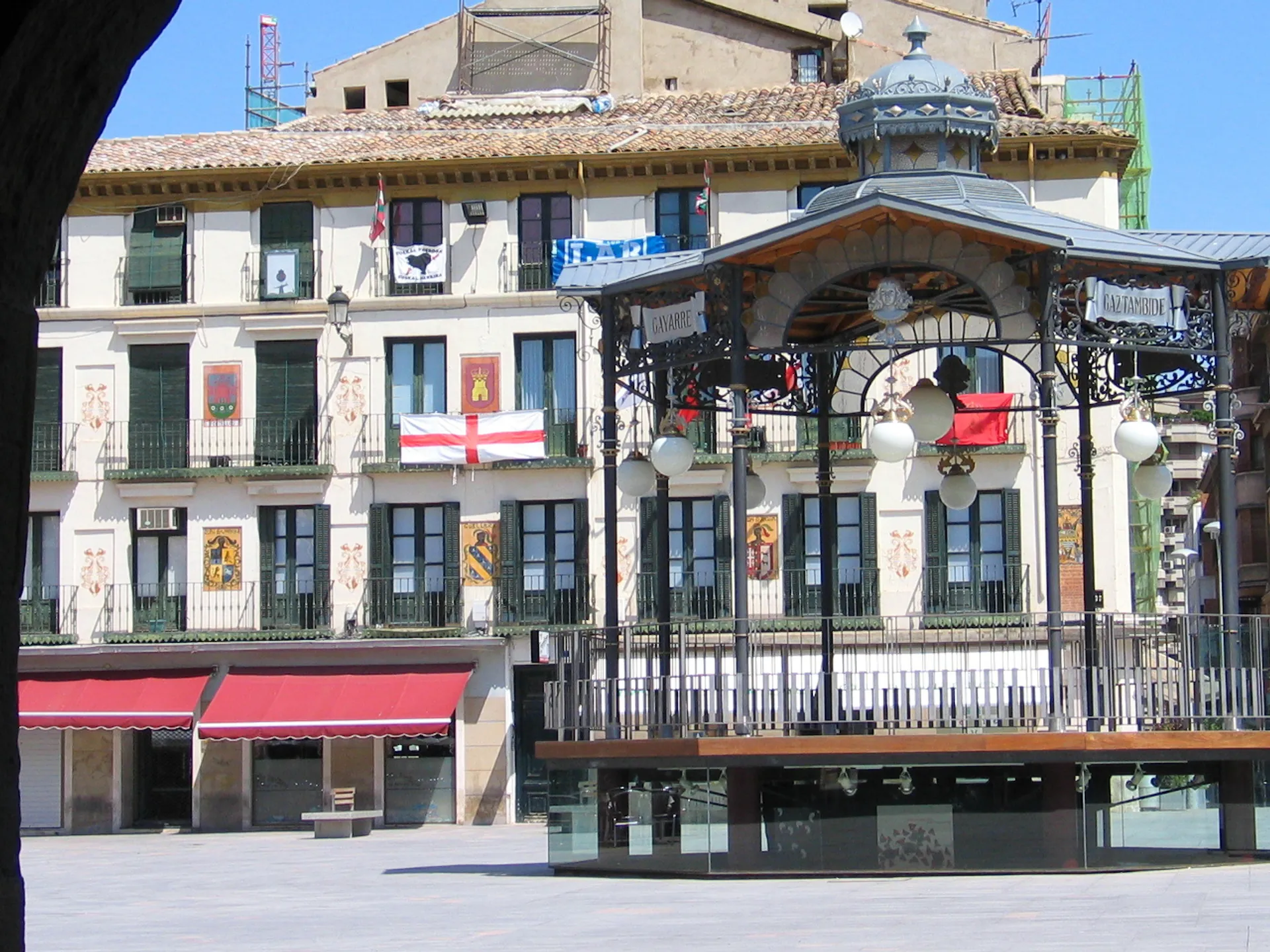 Plaza de los Fueros - Las 15 Plazas de España que no te puedes perder - Blog - Buendía Tours