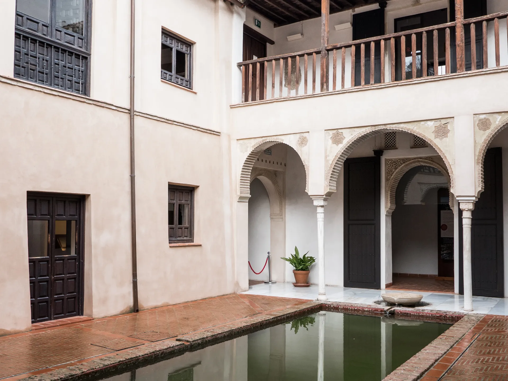 Patio interior de la Casa de Zafra de Granada Casa de Zafra - Museos de Granada - Qué ver en Granada - Guía de viaje Granada - Buendía Tours