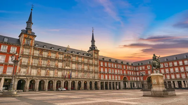 Plaza Mayor Madrid al atardecer con Espectaculo Flamenco Opcional