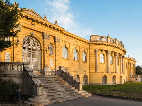 Termas de Szechenyi, donde se encuentran los baños termales más famosos de la capital húngara.