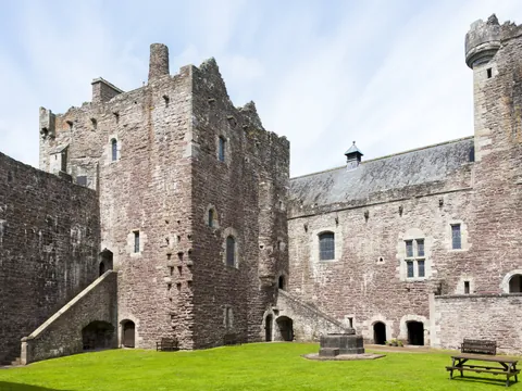 Castillo de Doune, una fortaleza medieval ubicada en Doune