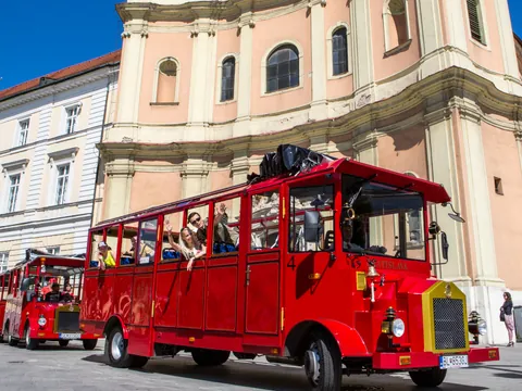Diviértete paseando por las calles del centro en este tour por el Castillo de Bratislava.