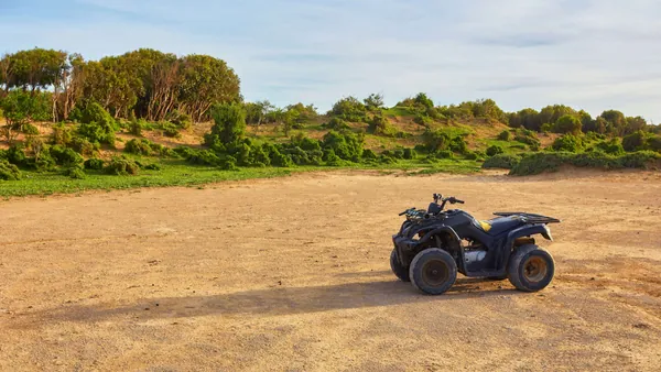 Paseo en quad por el Palmeral de Marrakech en entorno natural abierto