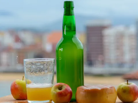 Tour gastronómico de sidra y quesos por Gijón - buendía