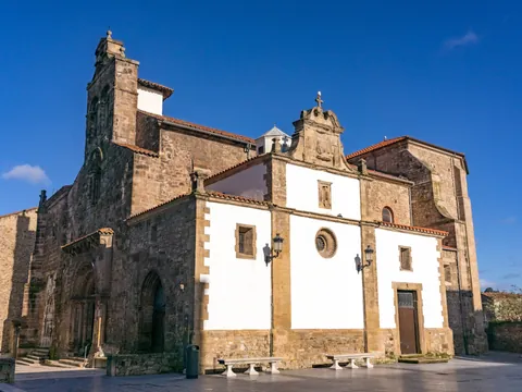 Iglesia de San Antonio de Padua en Avilés, fachada histórica