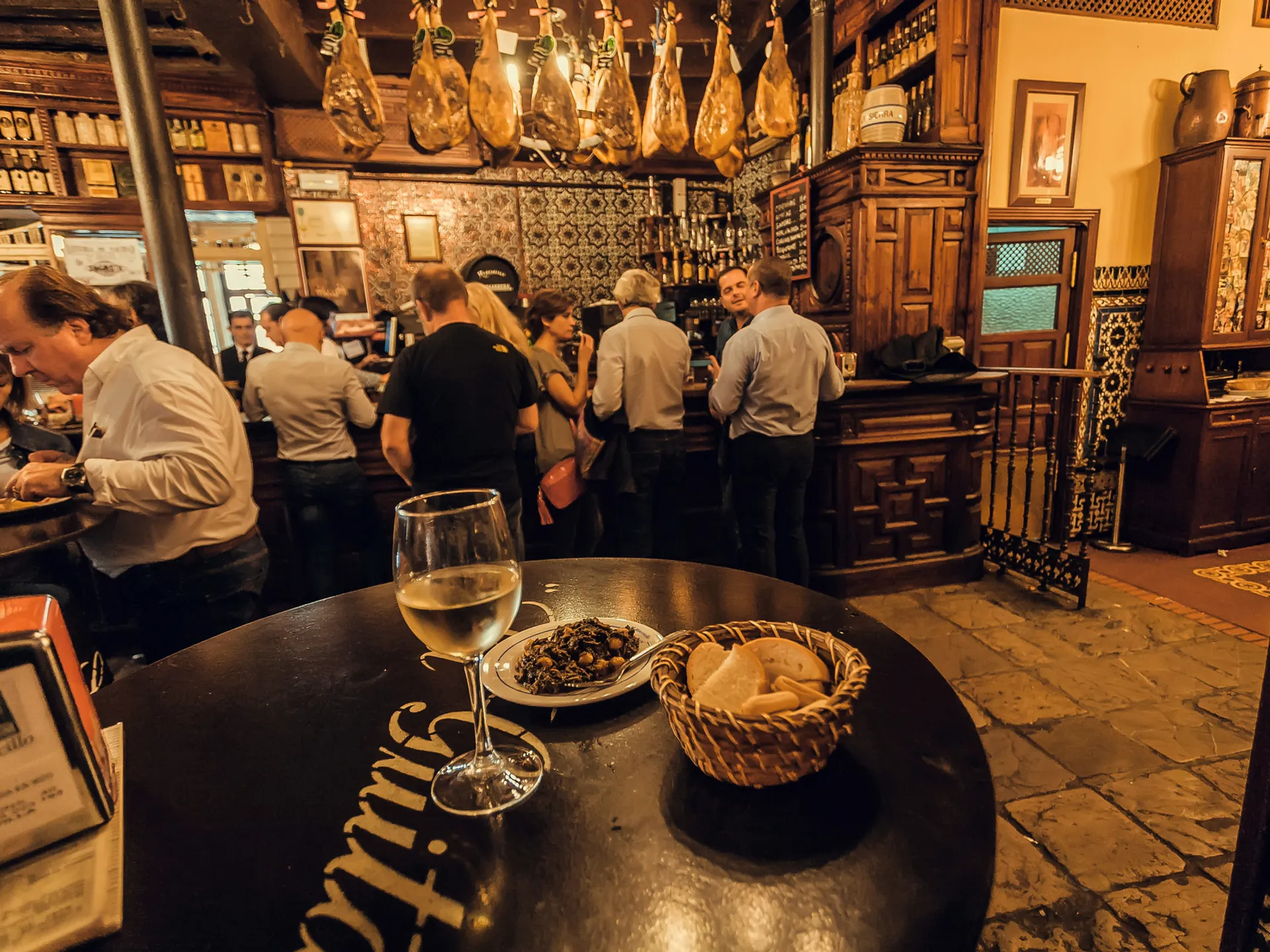 Bares de tapas en Triana, especialidad el jamón
