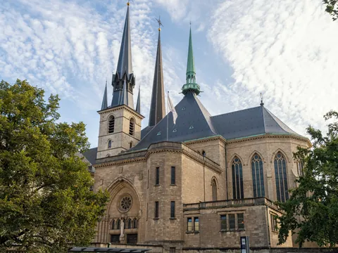 La fachada de la Catedral de Notre Dame deslumbre tanto a locales como a turistas.