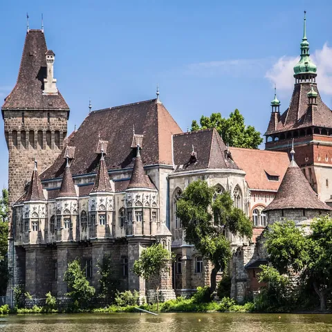 Castillo de Vajdahunyad - Qué ver en Budapest - Guía de Viaje Budapest - Buendía Tours