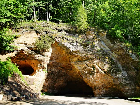 En el camino de vuelta, nos detendremos en la Cueva de Gutman,.