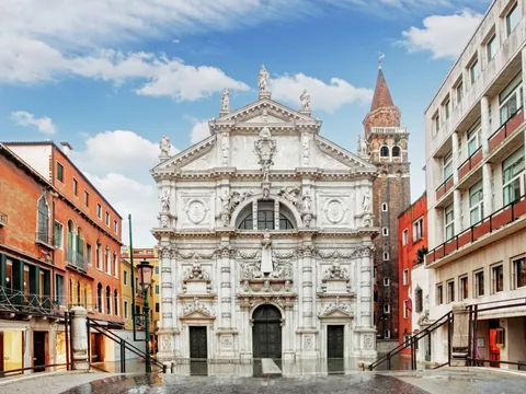 Iglesia de San Moisés, de estilo barroco, en la ciudad de Venecia.