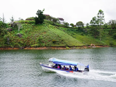 Embalse Guatape en barco