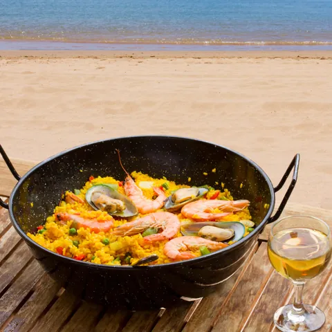 Paella frente al Mar - Comida típica de Barcelona - Guía de Viajes Barcelona - Buendía Tours
