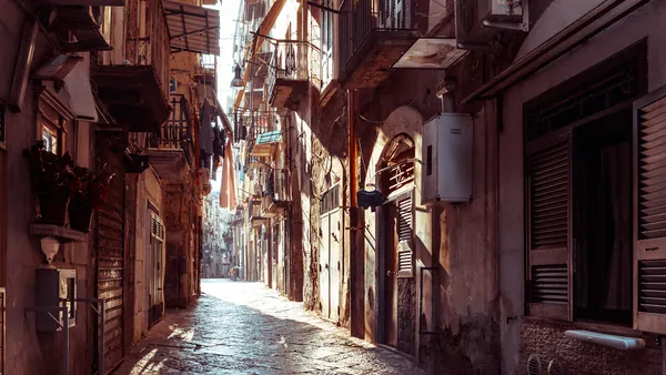 Barrio Centro Historico de Nápoles visita a Nápoles y excursión a Pompeya visitas guiadas y excursiones en español en Nápoles