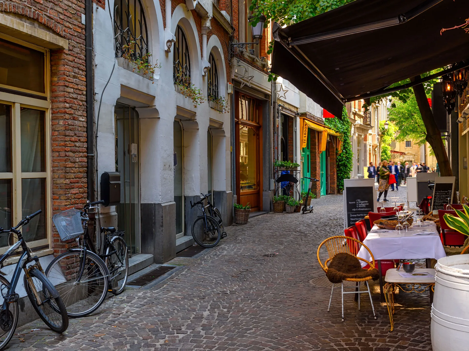 Antigua calle del Centro Histórico de Amberes