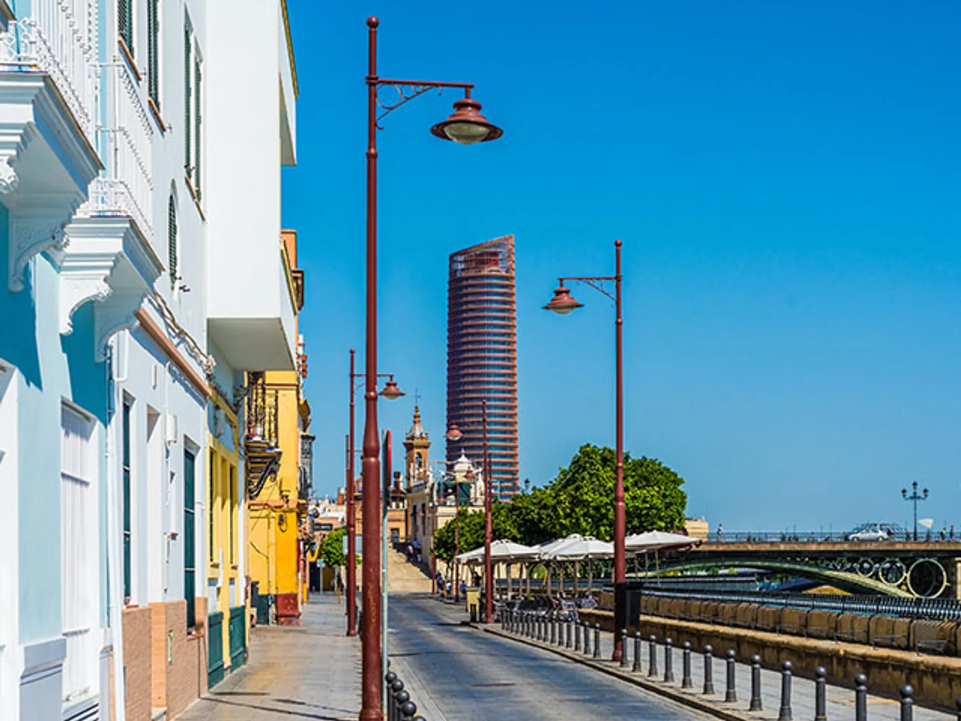 calle-betis-que-ver-sevilla-guia-viaje-buendiatours.jpg
