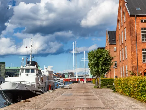 Paseo junto al canal en el barrio de Vesterbro, Copenhague