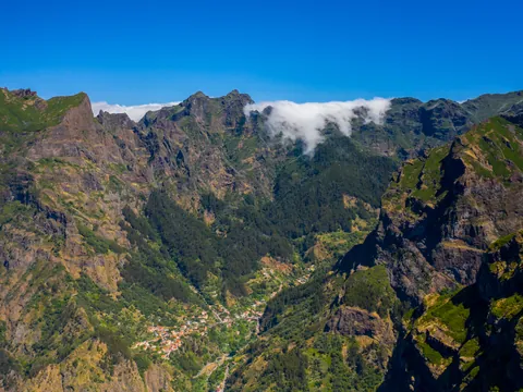 excursión Madeira Funchal Acantilados Valles Degustacion Vino Skywalk