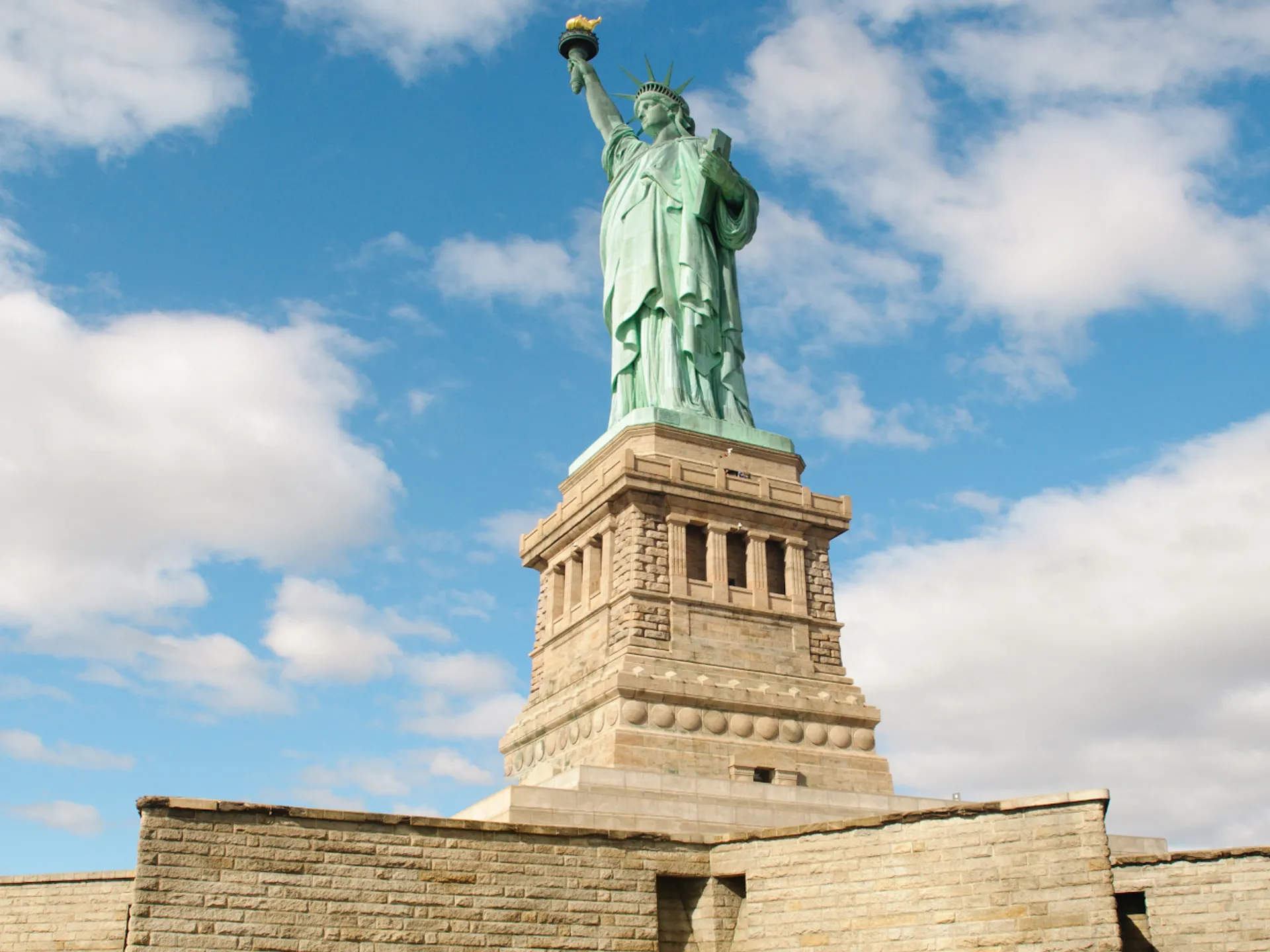 Pedestal Estatua de la Libertad - Estatua de la Libertad - Qué ver en Nueva York - Guía de Viajes Nueva York - Buendía Tours