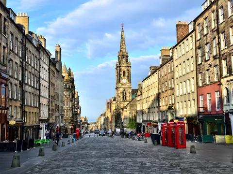 Edimburgo en un día soleado y su Royal Mile