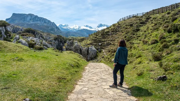 Senderista en los Picos de Europa, Asturias