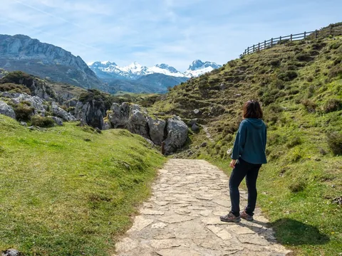 Senderista en los Picos de Europa, Asturias