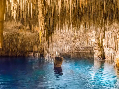 Lago subterráneo de las Cuevas del Drach, Mallorca