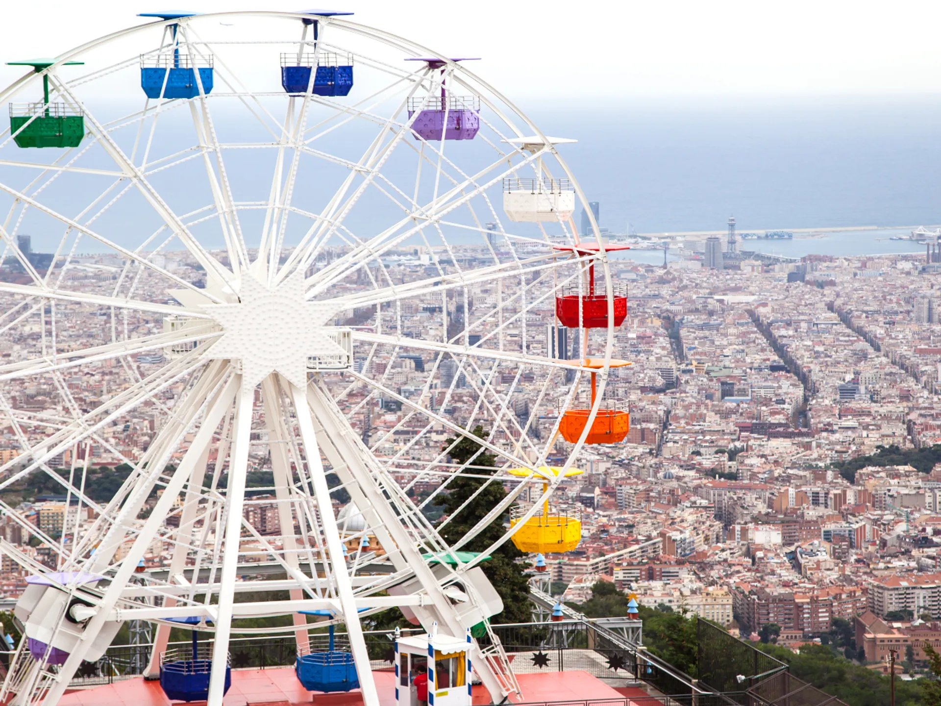 Noria del Parque de Atracciones del Monte Tibidabo - Monte Tibidabo de Barcelona - Qué ver en Barcelona - Guía de Viajes Barcelona - Buendía Tours