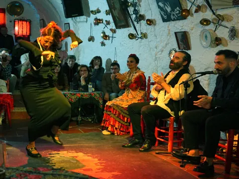 Espectáculo flamenco en Cuevas los Tarantos del Sacromonte
