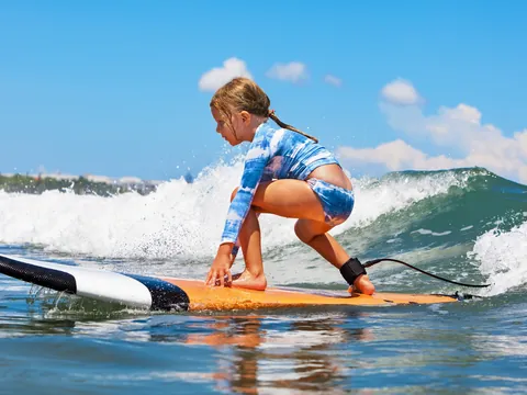 Clases de surf para niños en Mundaca