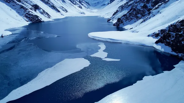 Entre picos nevados, te espera a 2.680 metros de altura.