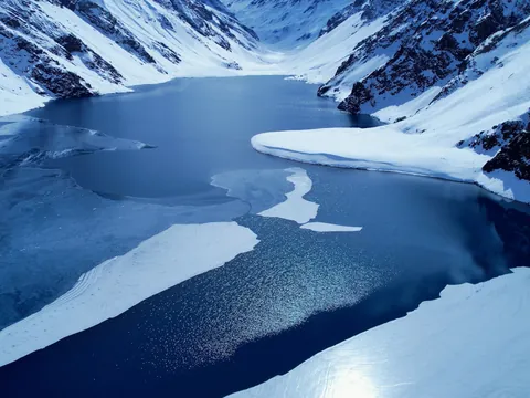 Entre picos nevados, te espera a 2.680 metros de altura.