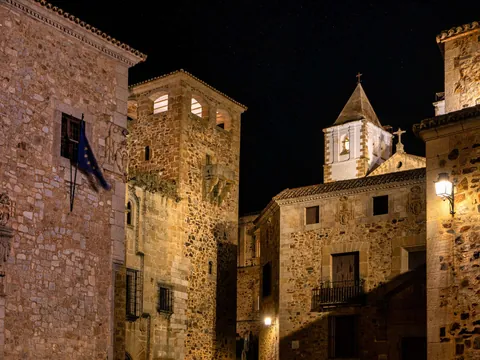 visita guiada Cáceres nocturno misterios leyendas Extremadura