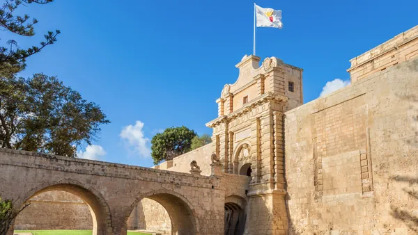 puerta-principal-mdina-free-tour-juego-tronos.jpg