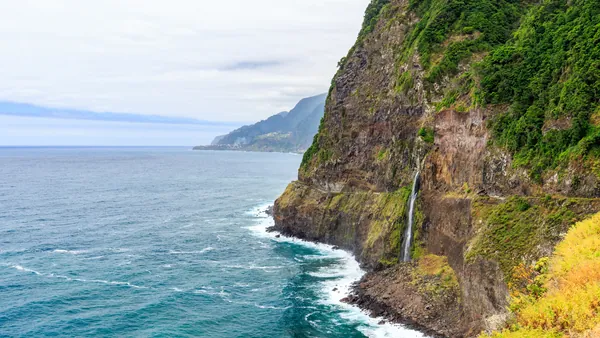 tour Completo Madeira 4x4 excursión español desde Funchal Cascada Veu da Noiva Todoterreno