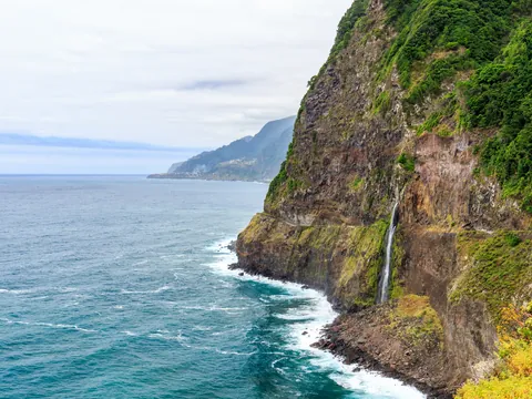 tour Completo Madeira 4x4 excursión español desde Funchal Cascada Veu da Noiva Todoterreno