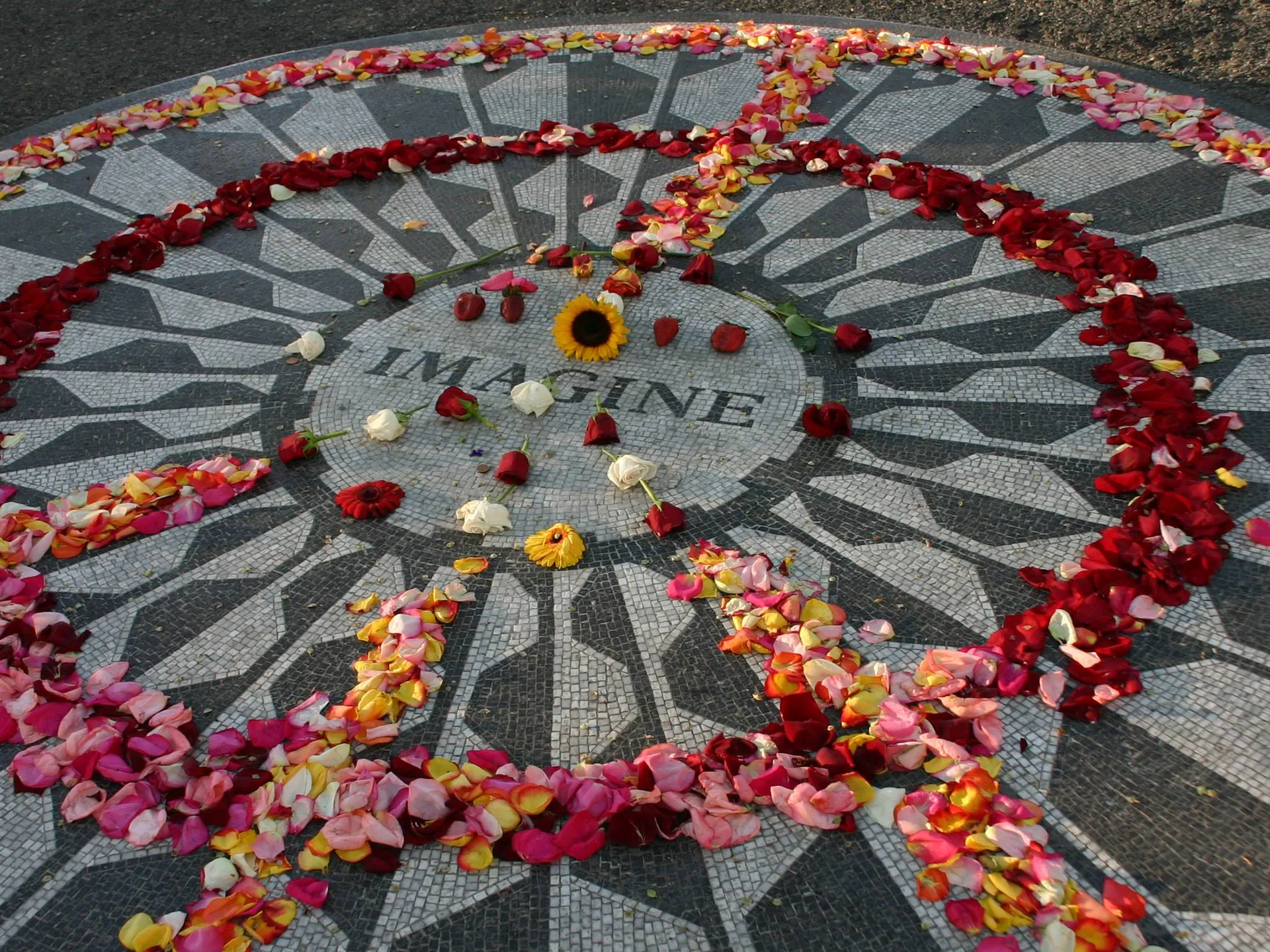Strawberry Fields - Central Park - Qué ver en Nueva York - Guía de viaje Nueva York - Buendía Tours