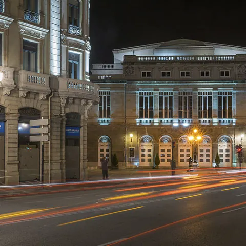 Teatro Campoamor de Oviedo por la noche - Teatro Campoamor - Qué ver en Oviedo - Guía de Viajes Oviedo - Buendía Tours