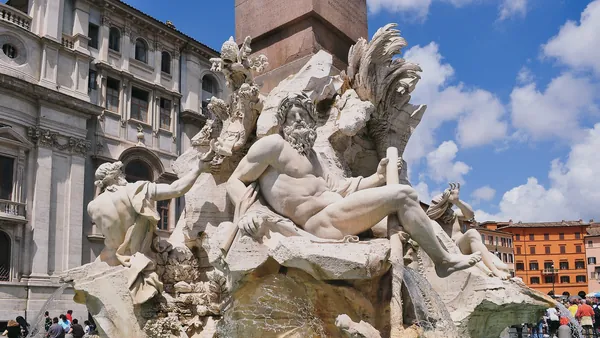 Fuente de los Cuatro Ríos de Bernini en Piazza Navona, Roma