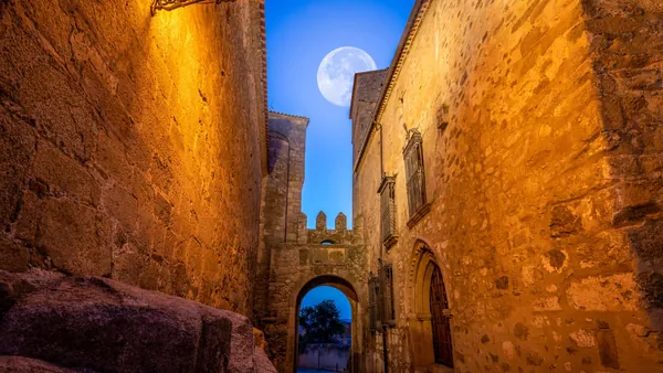 visita guiada Cáceres nocturno misterios leyendas Extremadura