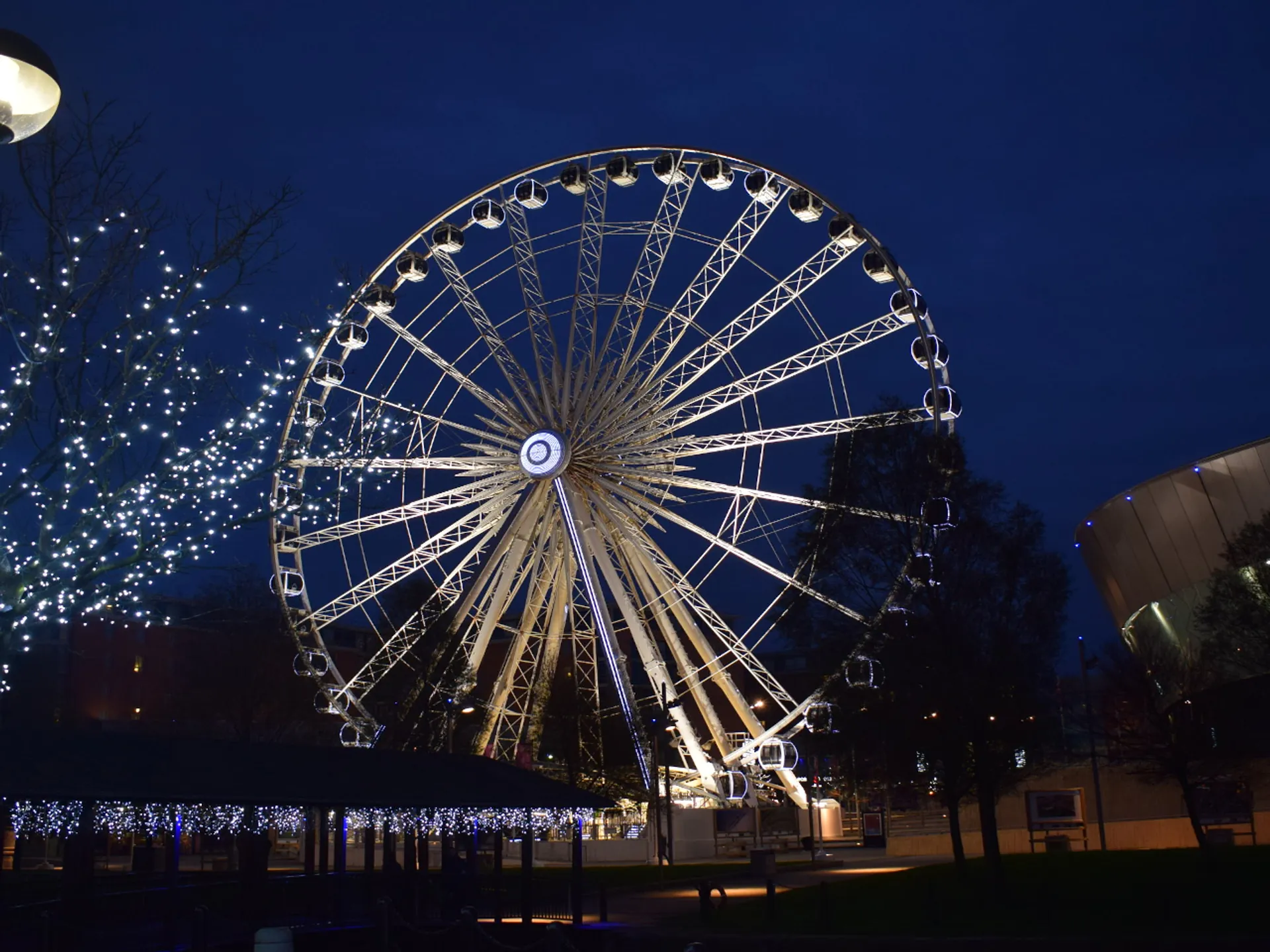 Noria en Navidad de Liverpool - Los mejores destinos de Europa en el puente de diciembre 2022 - Blog - Buendía Tours