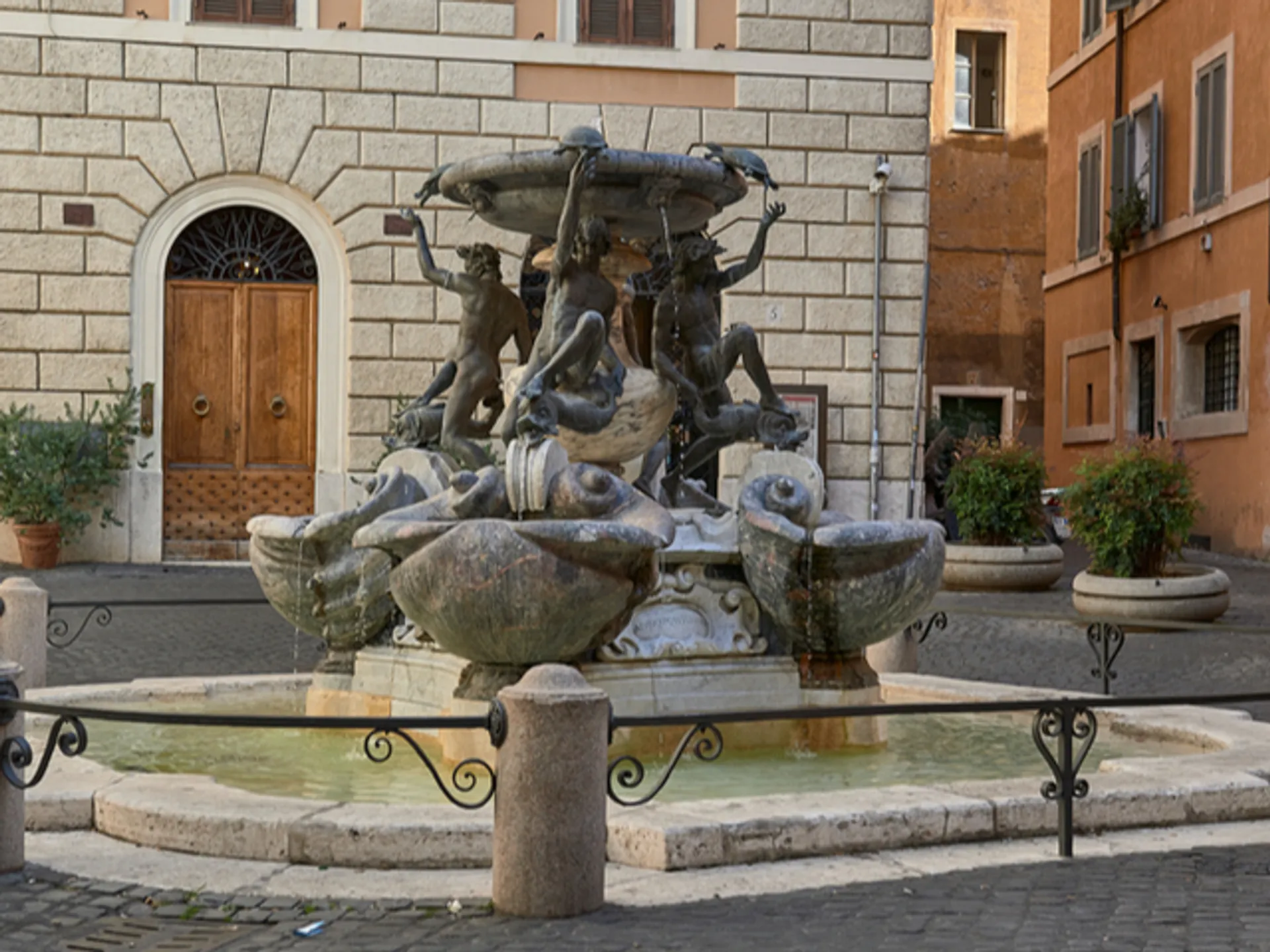 Fuente de las tortugas, Barrio judío de Roma Buendía Tours
