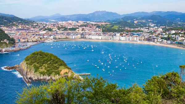 Bahía de La Concha vista desde el Monte Igeldo en San Sebastián