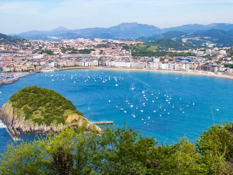 Bahía de La Concha vista desde el Monte Igeldo en San Sebastián