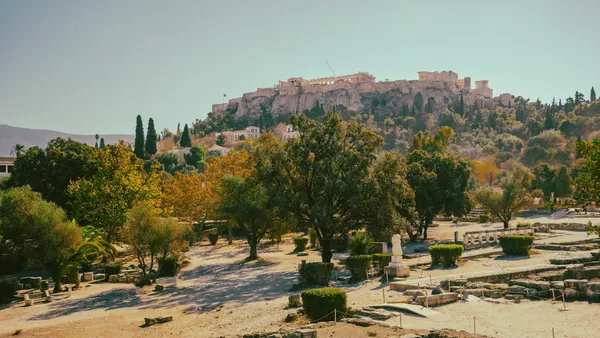 Vista de la Acrópolis de Atenas desde el Ágora