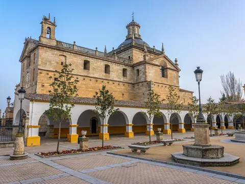 Plaza Ciudad Rodigo tour Pie